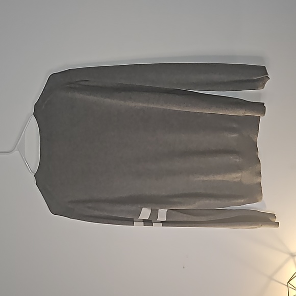 Express Gray Long-Sleeve Comfortable Sweater Size Medium - Picture 2 of 10